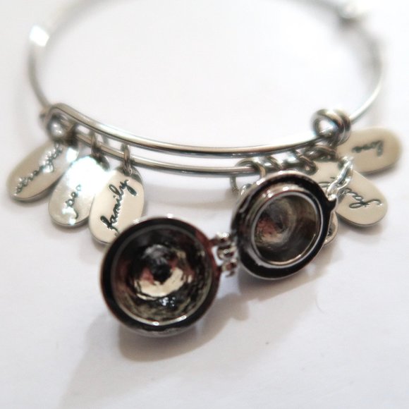 ALEXA'S ANGELS Blessings Box Charm Bangle bracelet - Picture 3 of 6